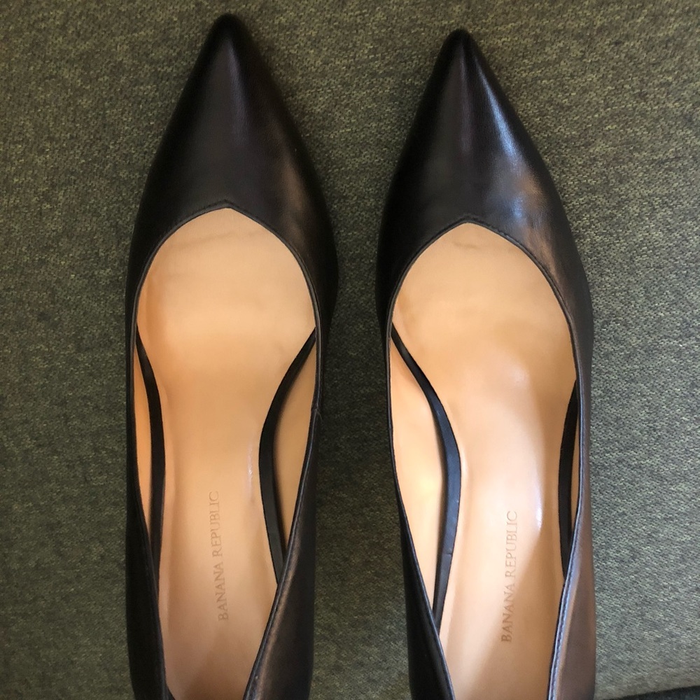 New! Banana Republic 12 hr Black Leather Heel 9.5